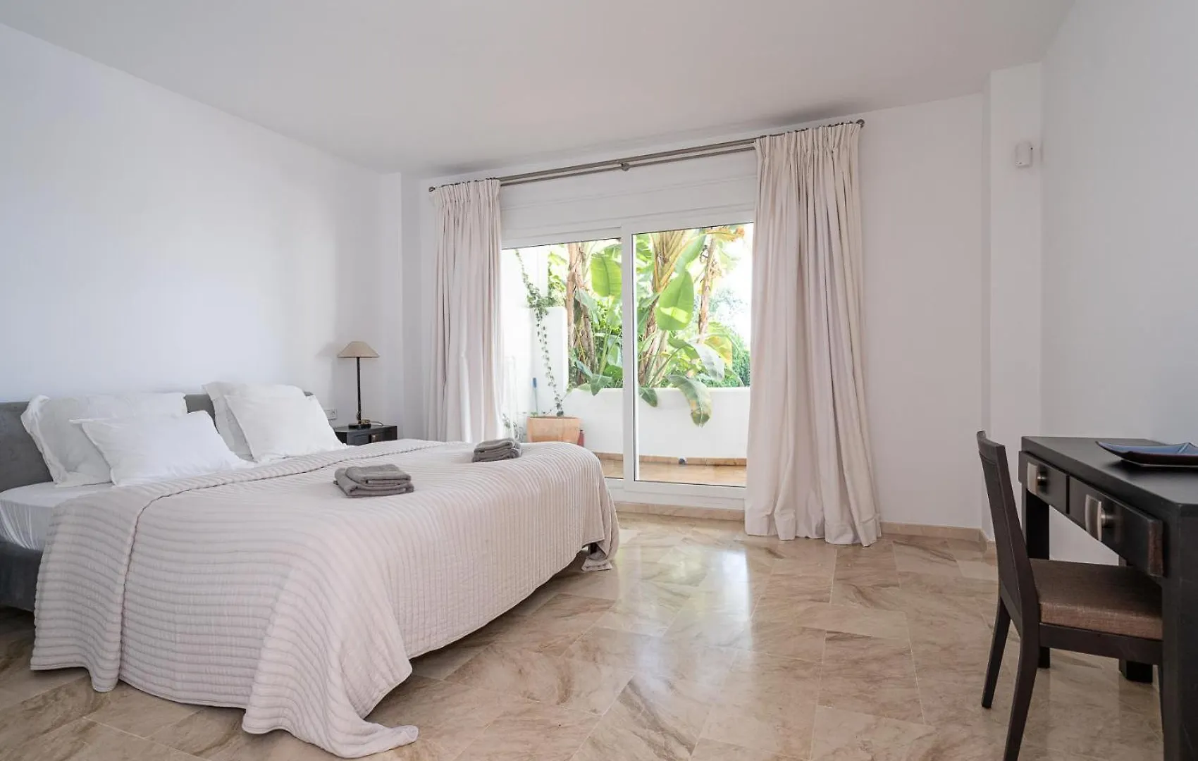 Front-Line Garden Apartment In Palm Beach, Marbella Spain