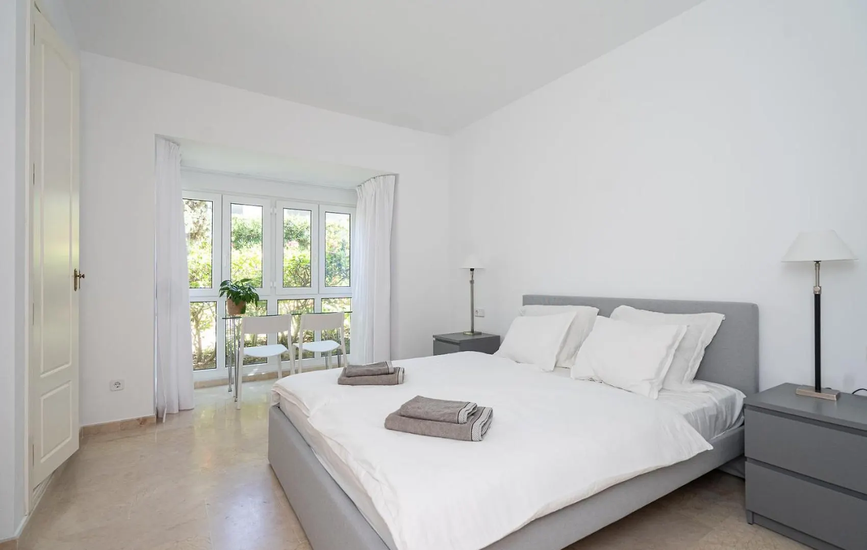 Front-Line Garden Apartment In Palm Beach, Marbella Spain