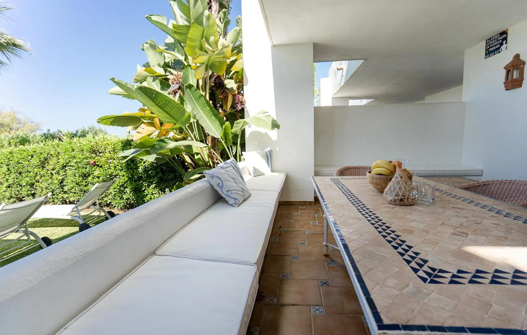 Front-Line Garden Apartment In Palm Beach, Marbella